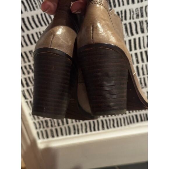 Lucky Brand womens sz 5.5 leather taupe slip on ankle boots bootie heeled shoe - Picture 6 of 11
